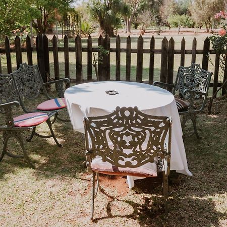White Linen Guesthouse Tierpoort Екстер'єр фото