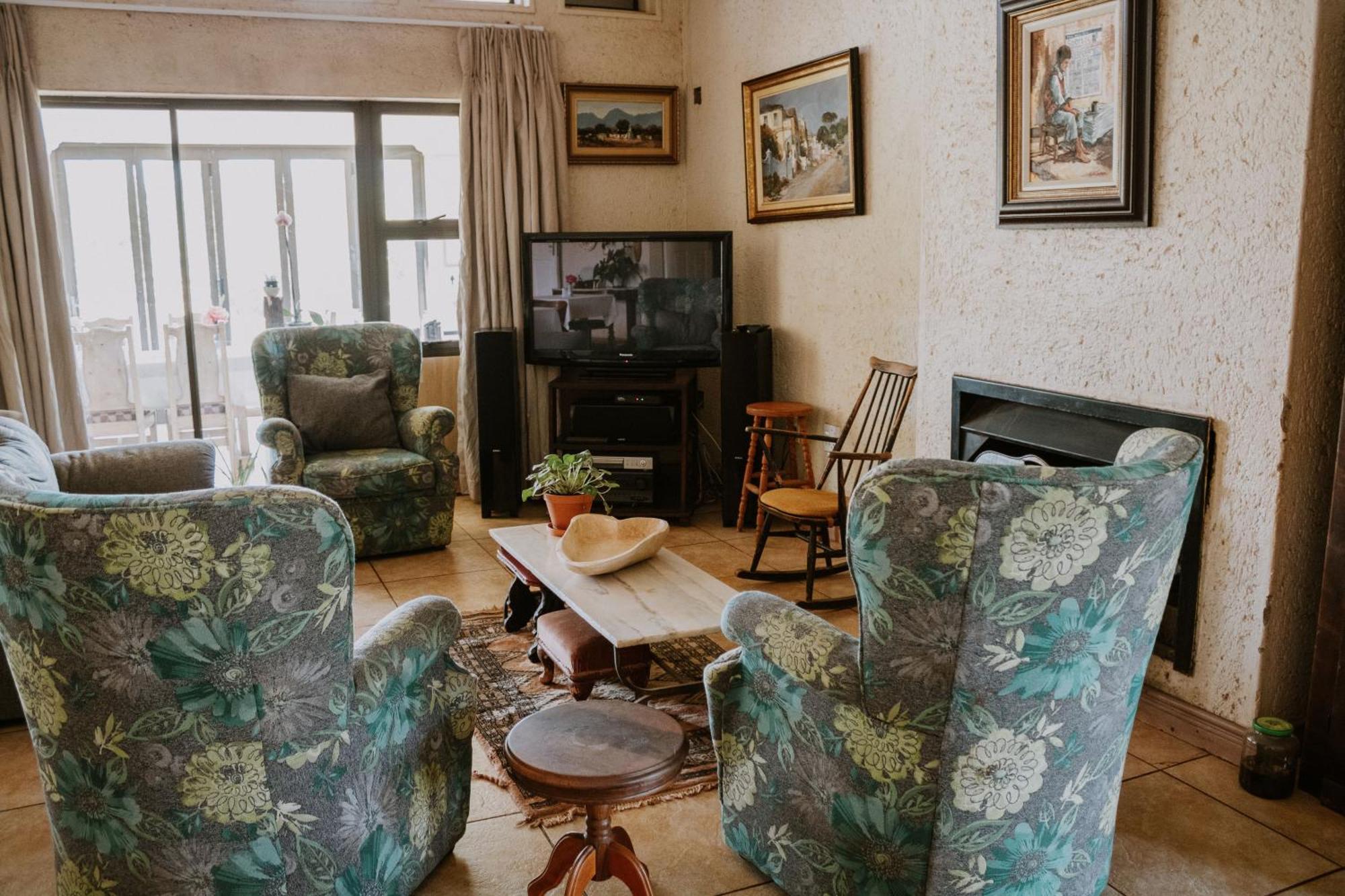 White Linen Guesthouse Tierpoort Екстер'єр фото
