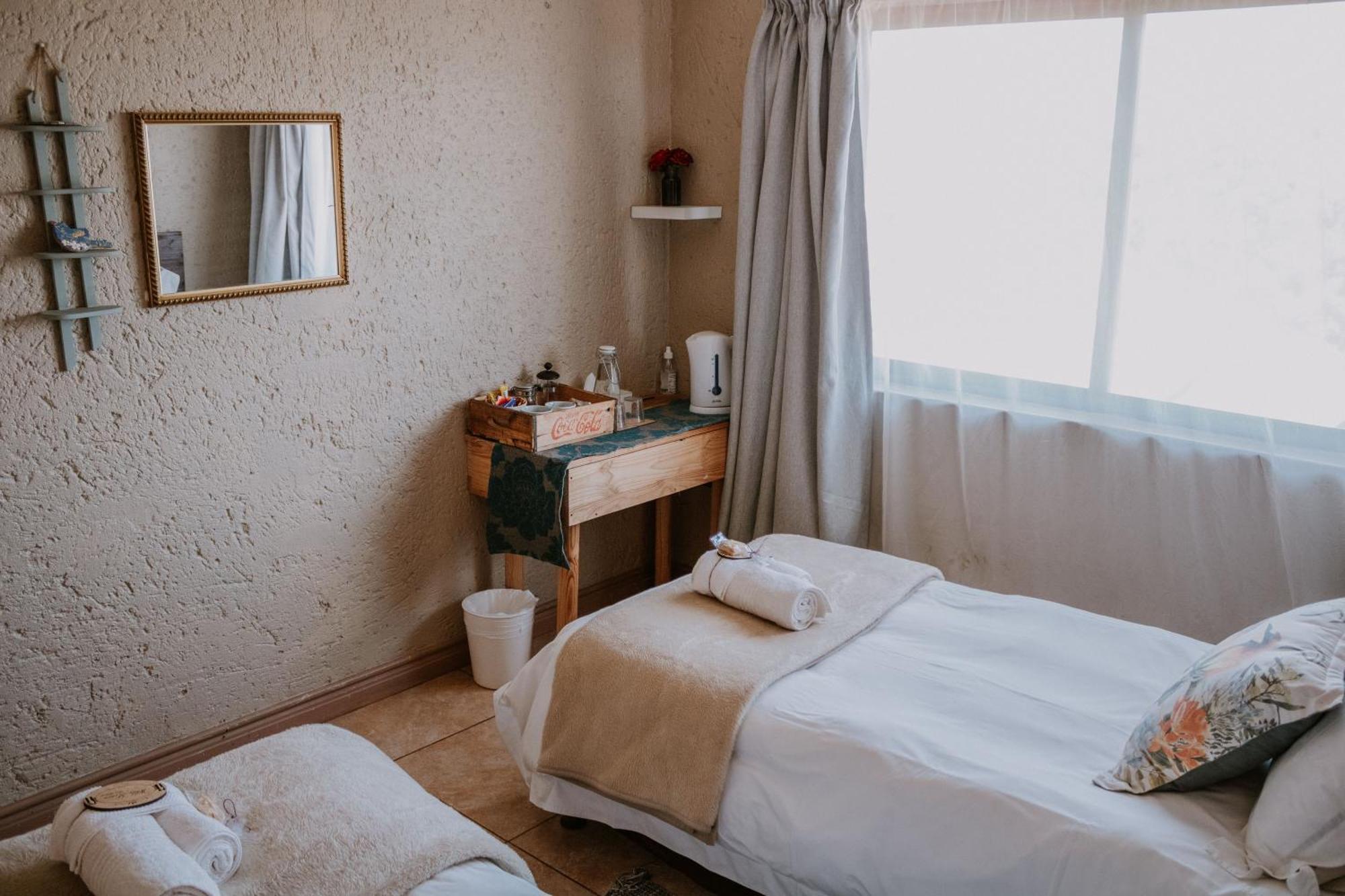 White Linen Guesthouse Tierpoort Екстер'єр фото