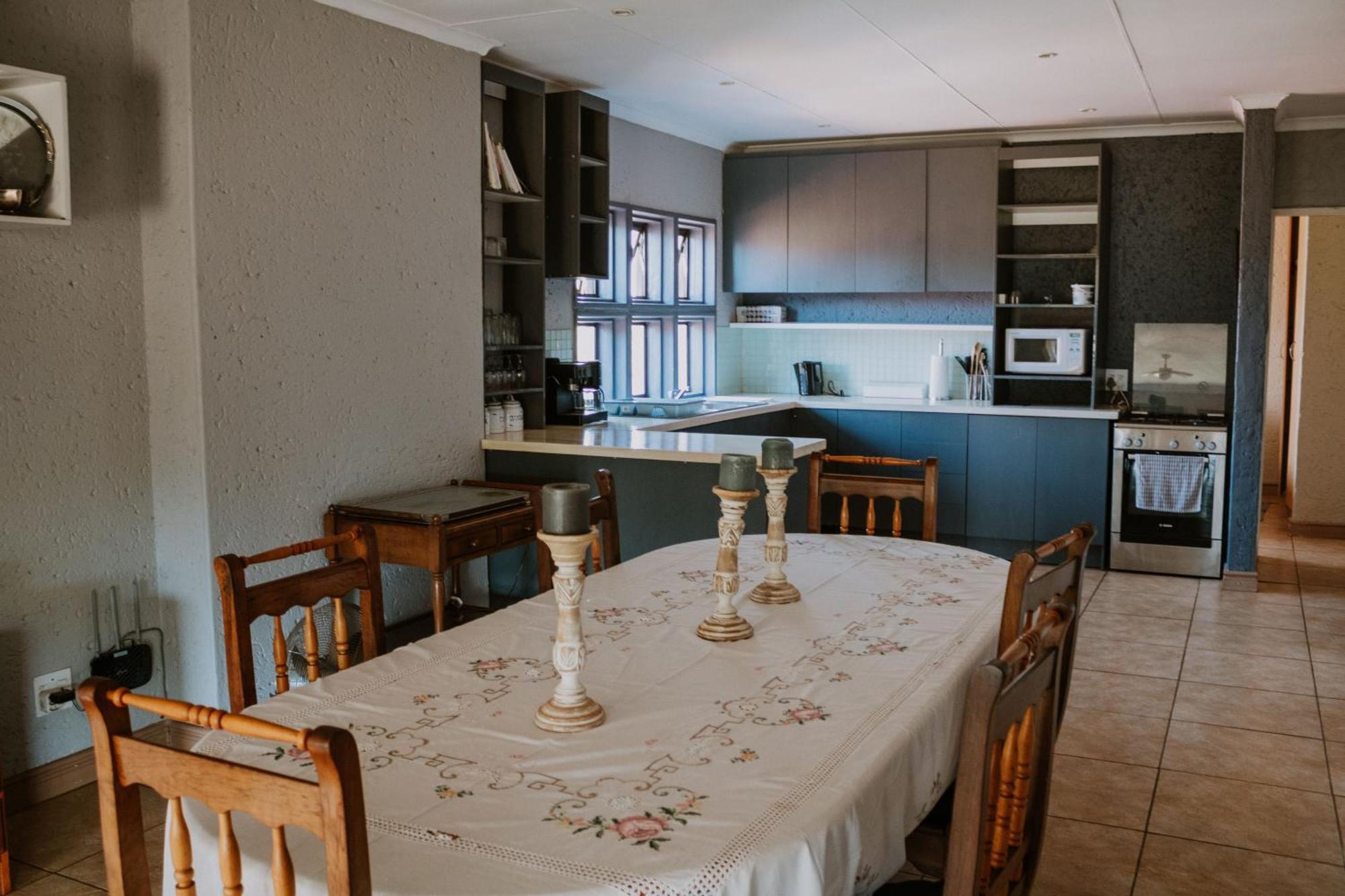 White Linen Guesthouse Tierpoort Екстер'єр фото