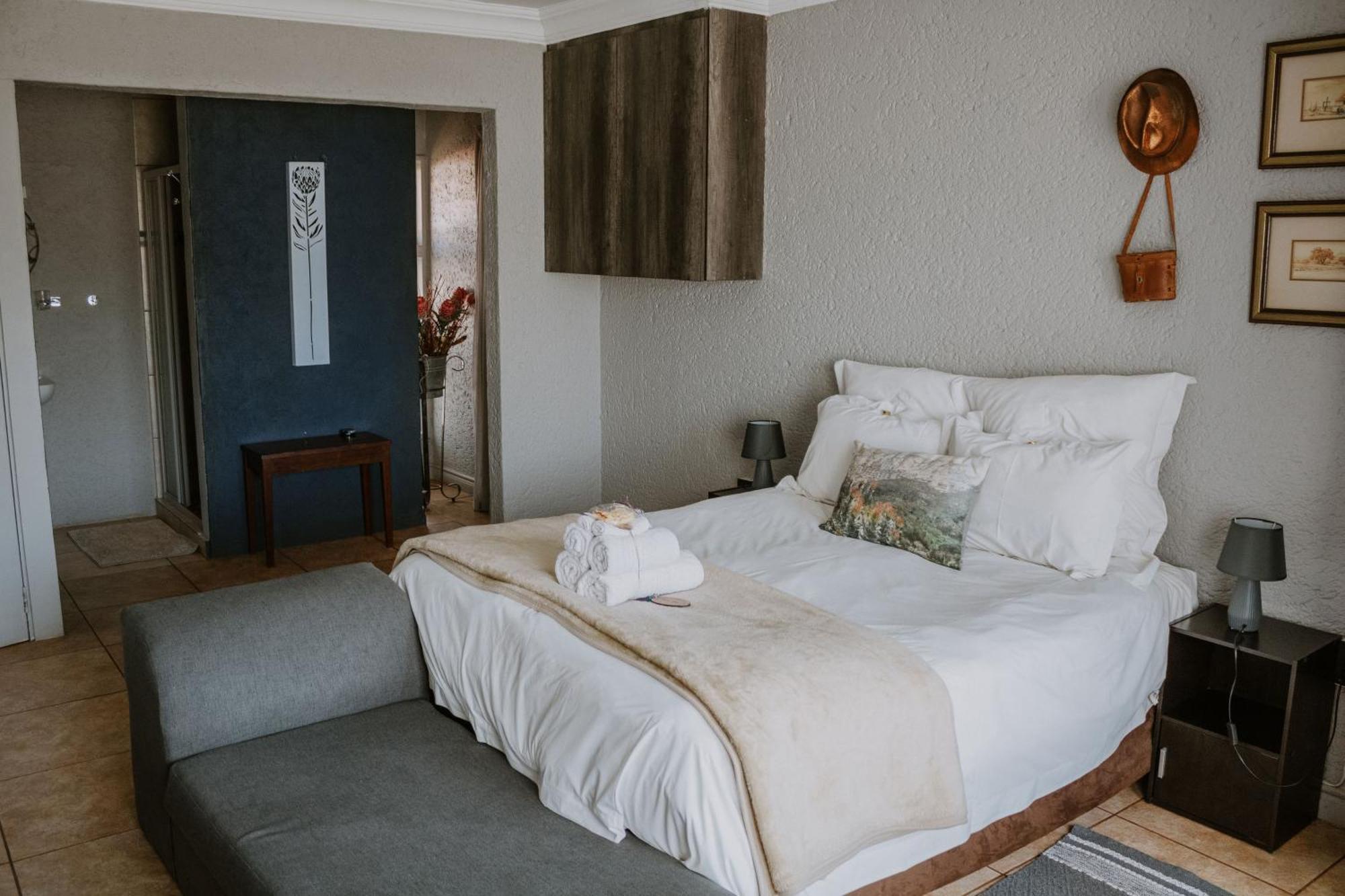 White Linen Guesthouse Tierpoort Екстер'єр фото