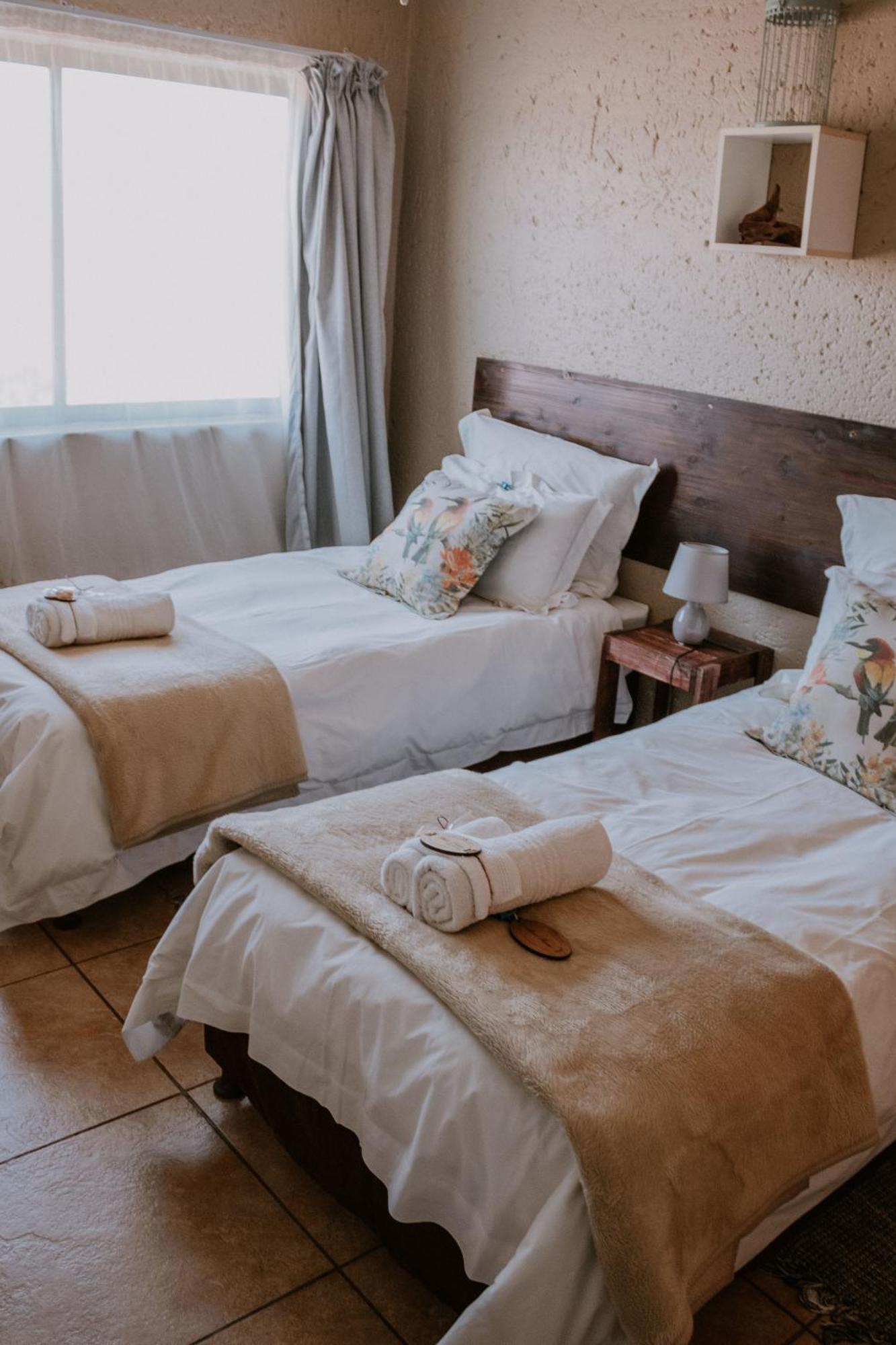 White Linen Guesthouse Tierpoort Екстер'єр фото