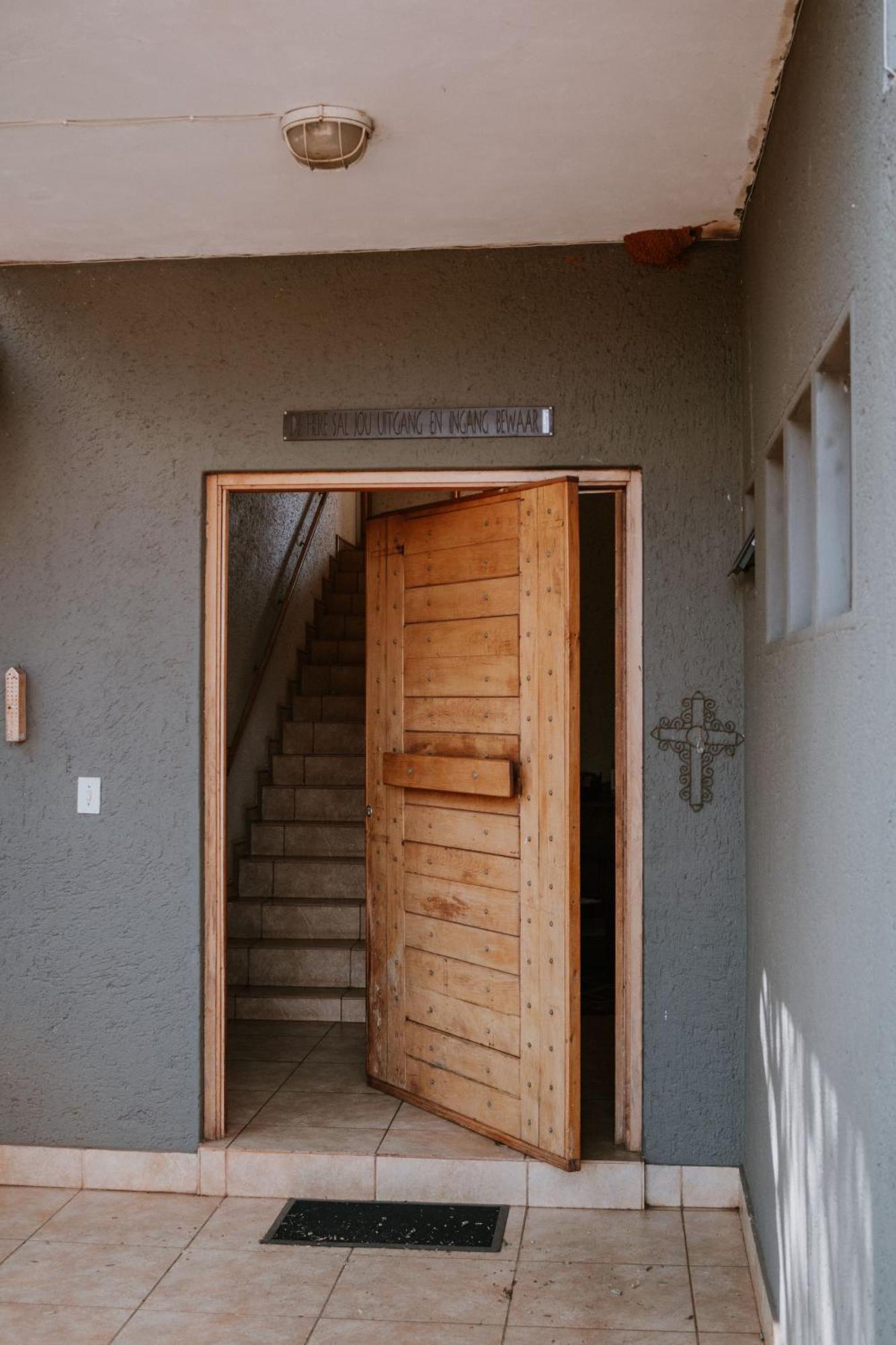White Linen Guesthouse Tierpoort Екстер'єр фото